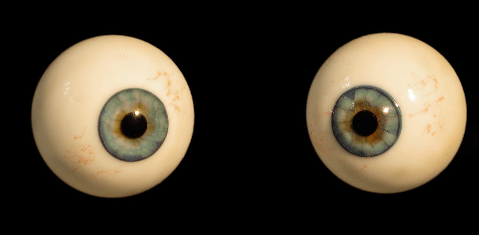 Cross eyes